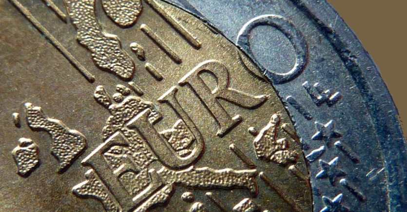 Eropa Tertekan Kekhawatiran Utang Prancis, EUR/USD Mendekati 1,1220